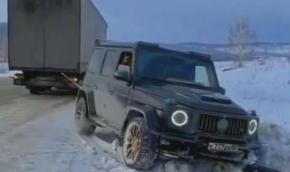 Тунингована G-Klasse затъна в снега, наложи се да я тегли камион (ВИДЕО)