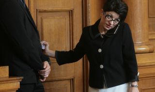 Десислава Атанасова: Може и да не сме в управление
