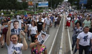Новият губернатор на Хабаровск отиде пред протестиращите