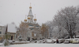 Първият сняг в София (СНИМКИ)