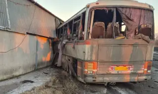 Петнадесет убити и седем ранени! Руска атака с дрон порази автобус с работници в Източна Украйна