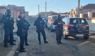 Трима остават в болница с опасност за живота след боя в Казанлък