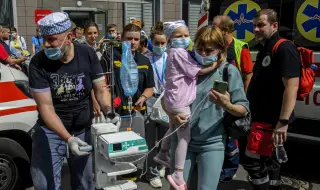Украйна: Детската болница беше поразена с руска ракета Х-101. Русия: Това са отломки от украинска ПВО ракета