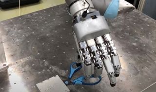 Корейците създадоха роботизирана ръка, която съвсем точно имитира човешки крайник (ВИДЕО)