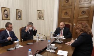 Радев продължава срещите с партиите от парламента