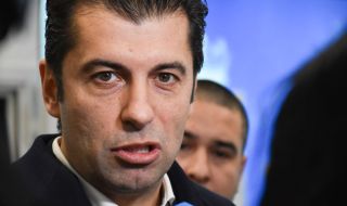 Кирил Петков отговори на Бойко Борисов за "карането на ски"
