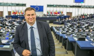 Емил Радев: Нахлуването в Украйна е заплаха за целия световен правов ред