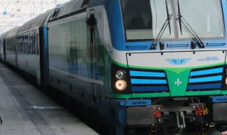 След силна гръмотевична буря: Спряха влаковете между гарите Костенец и Ихтиман