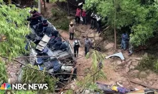 32 killed in two bus crashes in Mexico 