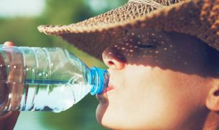 Диетолог: Не пийте вода от пластмасова бутилка
