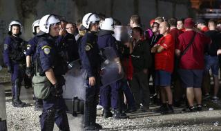 Полицията в Гърция осуети кървав сблъсък между фенове