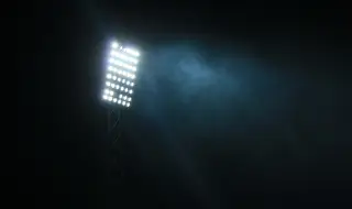 В Първа лига не всеки може да се похвали с това, но в софийската областна група се игра мач на осветление