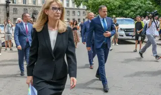 Калин Стоянов за вдигнатия юмрук пред Президентството: Аз така си поздравявам колегите от МВР