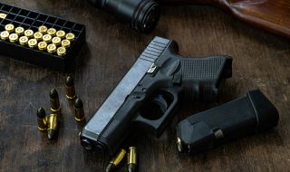 Бивш полицай е осъден за грабеж на оръжие от полицейско стрелбище