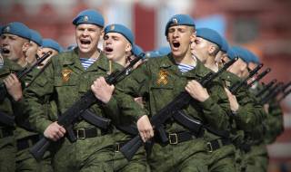 Руски десантни войски в Крим. Боен кораб също