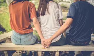 Прелюбодейци се събраха в общността "Ядачи на торти"