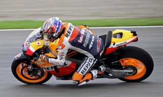 Стоунър с пол-позишън в Австралия