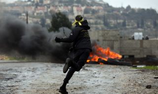 Амнести обвинява Израел в апартейд, той отрича