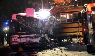 Автобуси станаха на хармоника след катастрофа