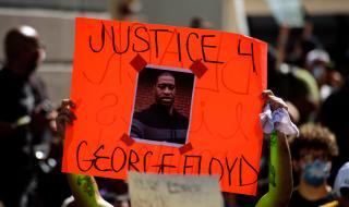 Париж забранява протест срещу смъртта на Джордж Флойд пред американското посолство