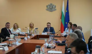 Пулев: От тези 73-ма експерти зависи България решително да намали административната тежест 