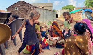Какво видяхме в "селото на проститутките" в сърцето на Индия