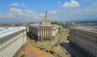 Полемиката за датата на националния празник се пренася в парламента