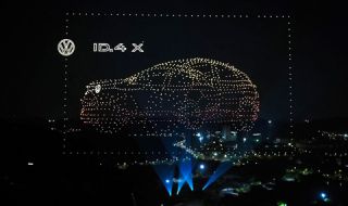 2000 дрона рекламираха новия електрически Volkswagen (ВИДЕО)