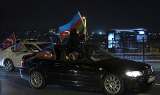 Азербайджан празнува отстъплението на Армения