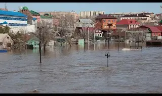 186 населени места са засегнати от наводненията в Русия ВИДЕО