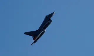Американски KC-135R лети втори пореден ден близо до руската граница във Финландия