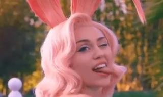 Майли Сайръс е гола за Великден, а Емили Ратайковски... (СНИМКИ)