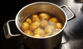 Не изхвърляйте водата от варените картофи, крие лечебни свойства