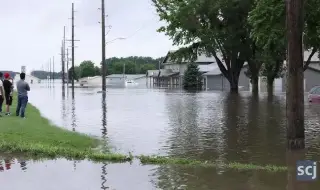 След седмици дъжд: В Айова напускат домовете си заради наводнения ВИДЕО