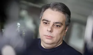 Асен Василев: ВСС като е извън мандат и не спазва закона-да минат на минимални работни заплати