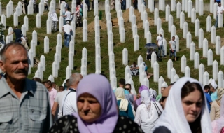 Още погребения и сълзи в Сребреница