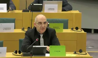 Волгин: Русия и САЩ диктуват условията на мира, Евросъюзът стои с подвита опашка