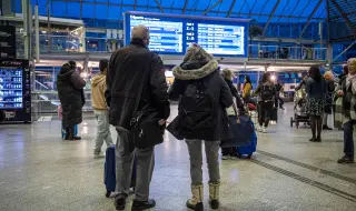 Препоръчаха на пътниците да отложат пътуванията си до Франция