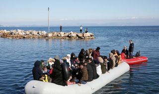 Спасиха 122-ма мигранти край остров Родос