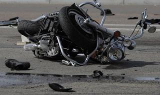 Моторист и спътникът му загинаха при катастрофа