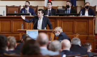 Петков: Ковачевски изрази готовност да обвърже българите в РСМ с конституцията им 