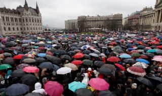 Протест в Будапеща заради шпионския софтуер "Пегас"
