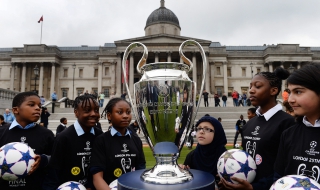 Вечер на съкрушените илюзии и празните банкови сметки