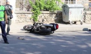 Борят се за живота на 21-годишния мотоциклетист, катастрофирал в Пловдив - 1