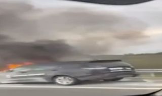 Кола на "Гранична полиция" горя на АМ "Тракия" (ВИДЕО)