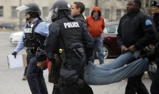 Над 400 арестувани при протестите в САЩ