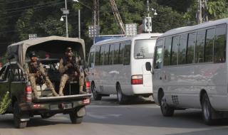 Автобус с ученици излетя в пропаст в Шри Ланка