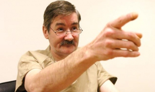 Психар, нападнал щаба на Хилари Клинтън, избяга от затвора