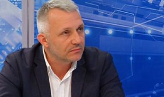 Хаджигенов: Борисов е примитивен, не разбира от банки, а от кеш