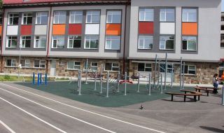 Подкрепиха обучението на над 24 000 ученици в 8 клас